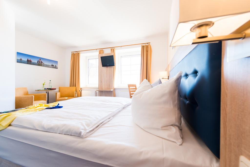 זינקסט Hotel Boddenhus Garni מראה חיצוני תמונה