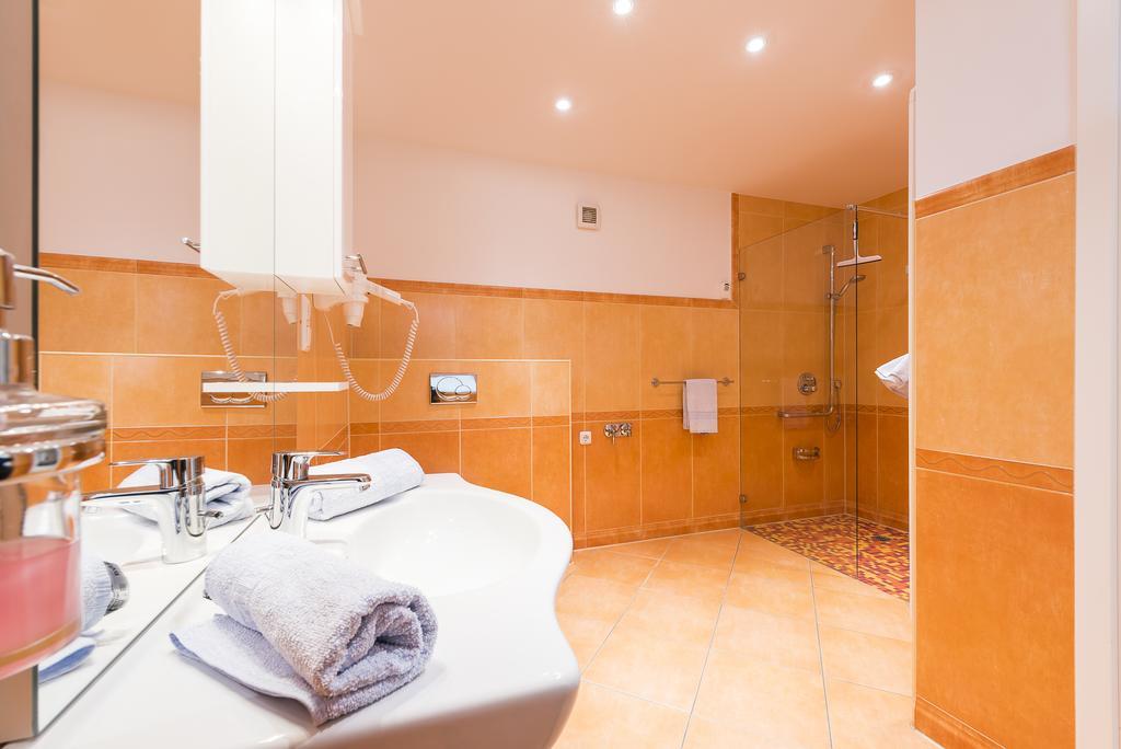 זינקסט Hotel Boddenhus Garni מראה חיצוני תמונה